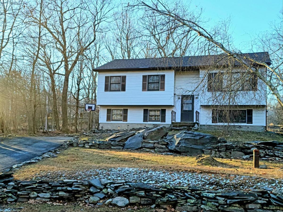 The Pocono'S Retreat With A Gameroom, Firepit, And Lake 부시킬 외부 사진