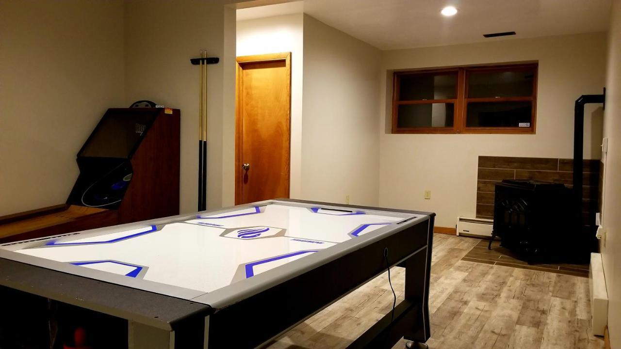 The Pocono'S Retreat With A Gameroom, Firepit, And Lake 부시킬 외부 사진
