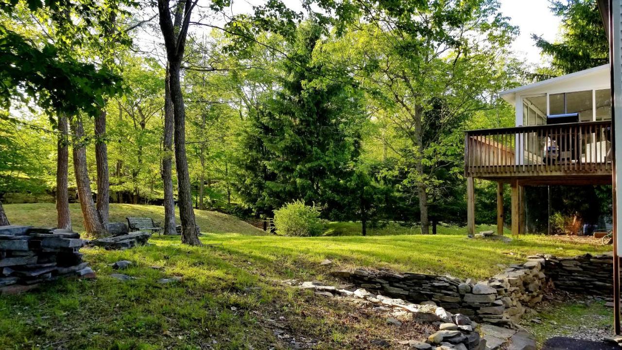 The Pocono'S Retreat With A Gameroom, Firepit, And Lake 부시킬 외부 사진